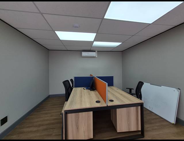 19M² OFFICE TO LET IN DUNKELD WEST